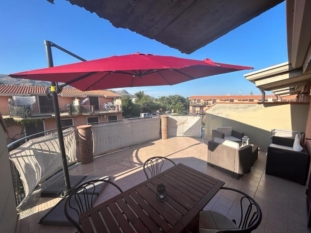 Nina Apartament Giardini Naxos Con Posto Auto Zewnętrze zdjęcie
