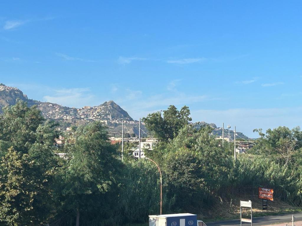 Nina Apartament Giardini Naxos Con Posto Auto Zewnętrze zdjęcie