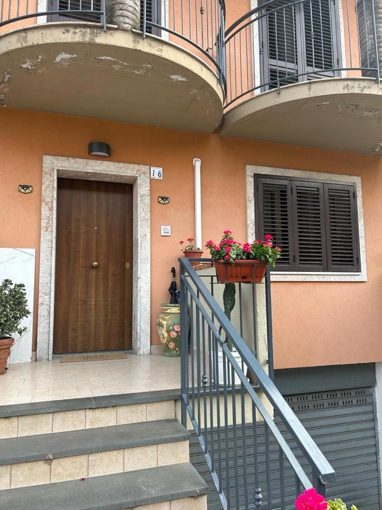 Nina Apartament Giardini Naxos Con Posto Auto Zewnętrze zdjęcie